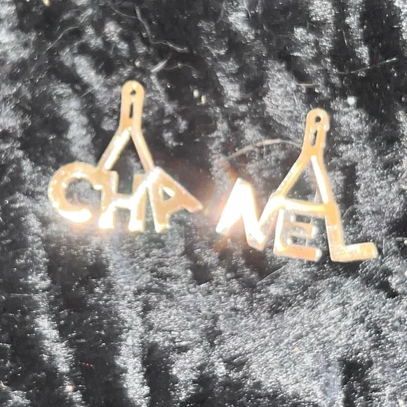 Two in one fashion Gold and Black Earrings - Picture 3 of 4